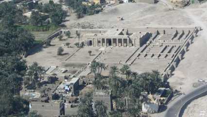 This aerial view of the temple clearly shows its layout and its chapels.
