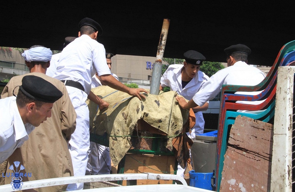 The police busts street vendors