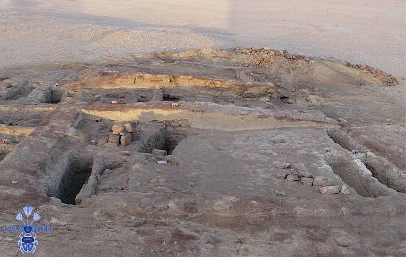 Cemetery in Dakhleh Oasis 1