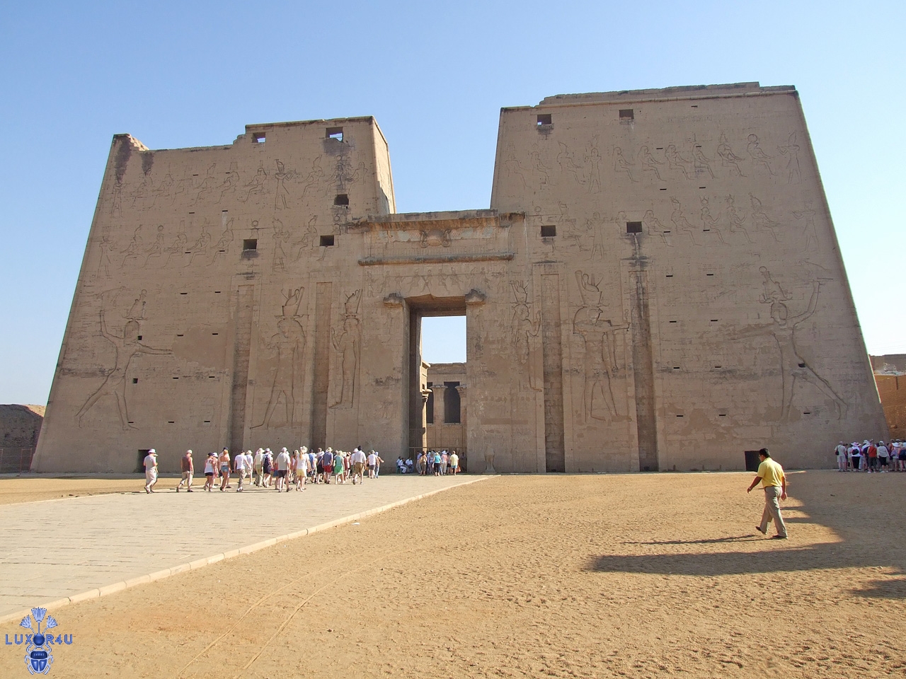 Edfu the temple of Horus Modern 2