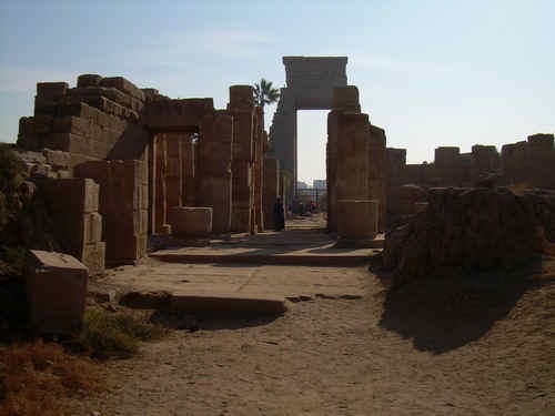 ... aki mindent hall ... - hideg este