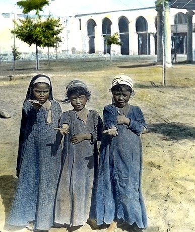 Egyptian girls begging